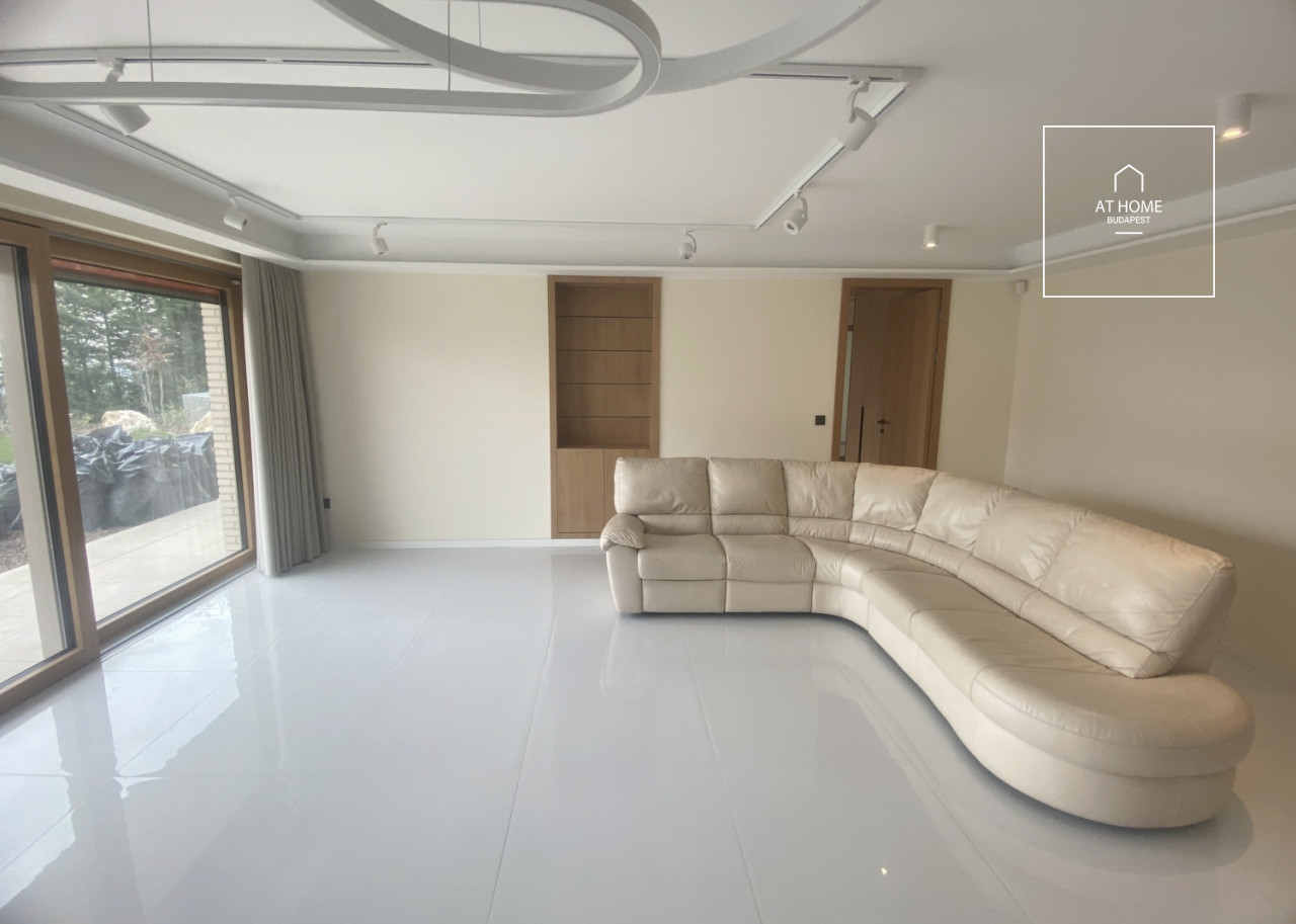 Newly built 3-bedroom ground-floor apartment with garden access in District XII, Istenhegy