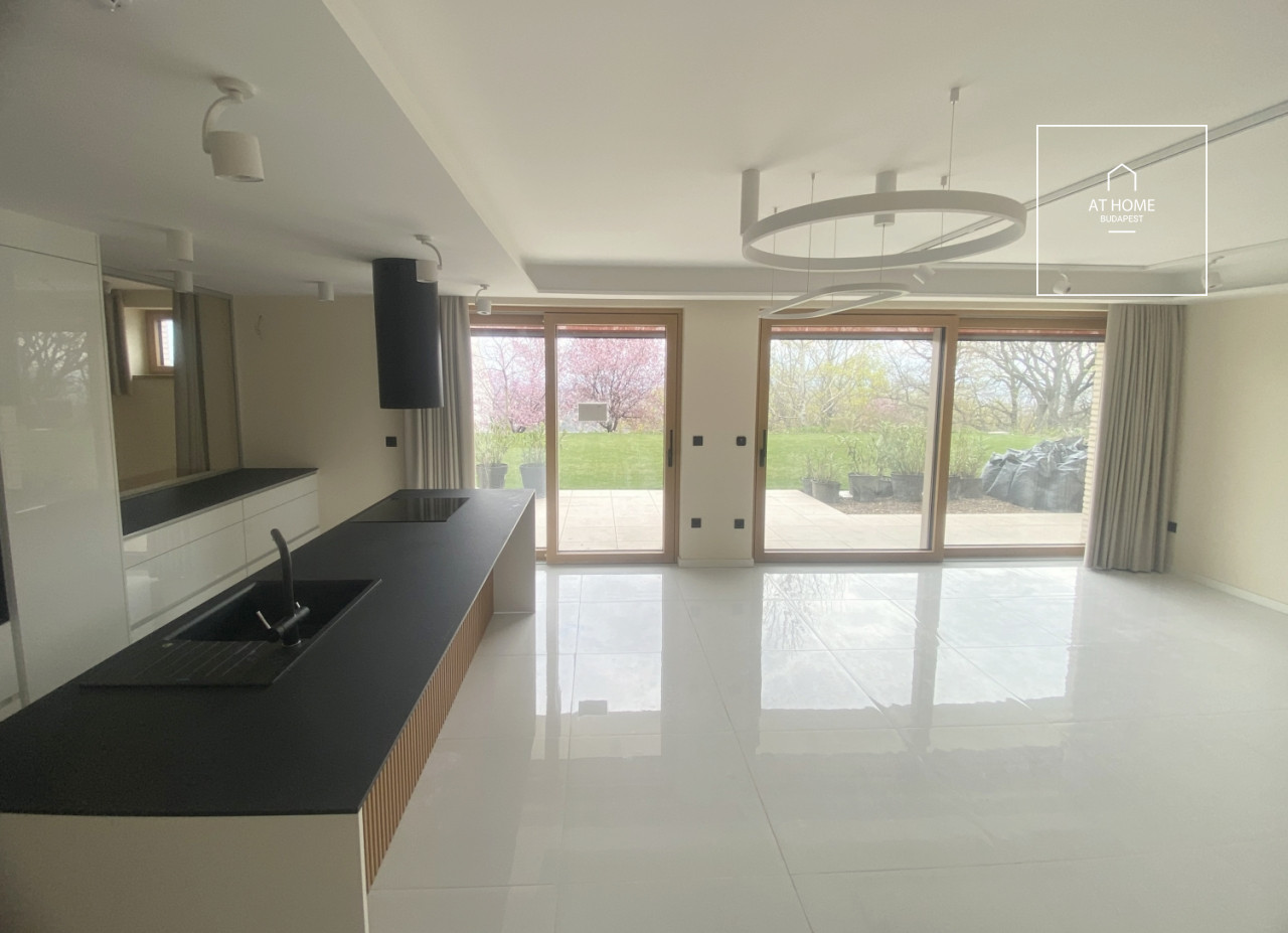 Newly built 3-bedroom ground-floor apartment with garden access in District XII, Istenhegy