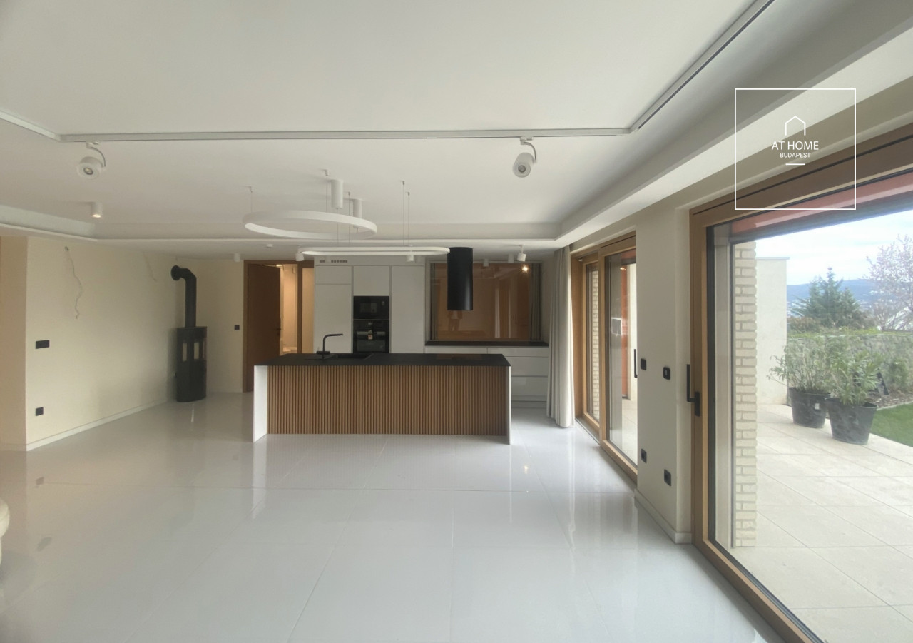 Newly built 3-bedroom ground-floor apartment with garden access in District XII, Istenhegy