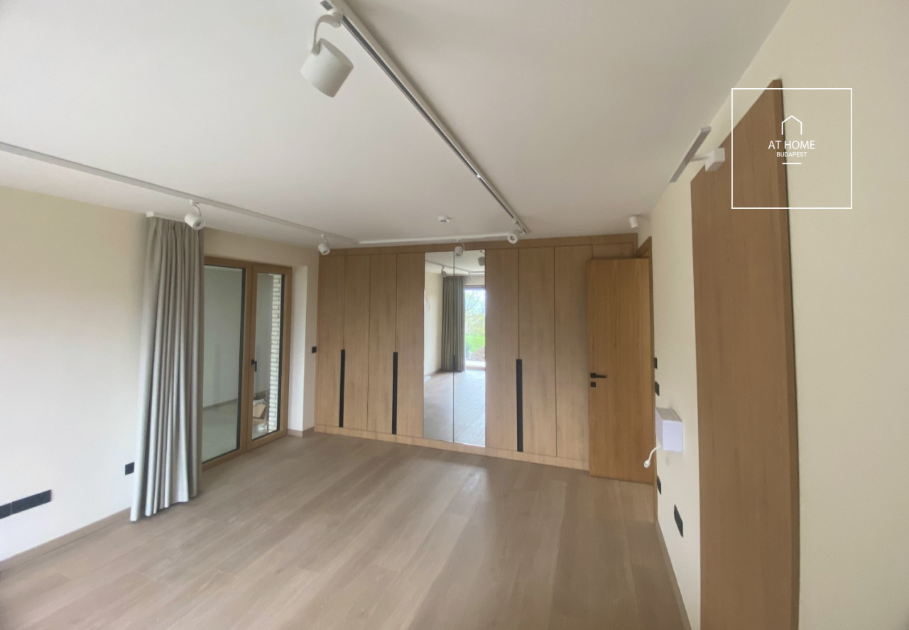 Newly built 3-bedroom ground-floor apartment with garden access in District XII, Istenhegy