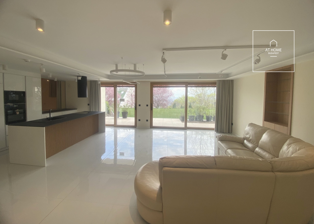 Newly built 3-bedroom ground-floor apartment with garden access in District XII, Istenhegy