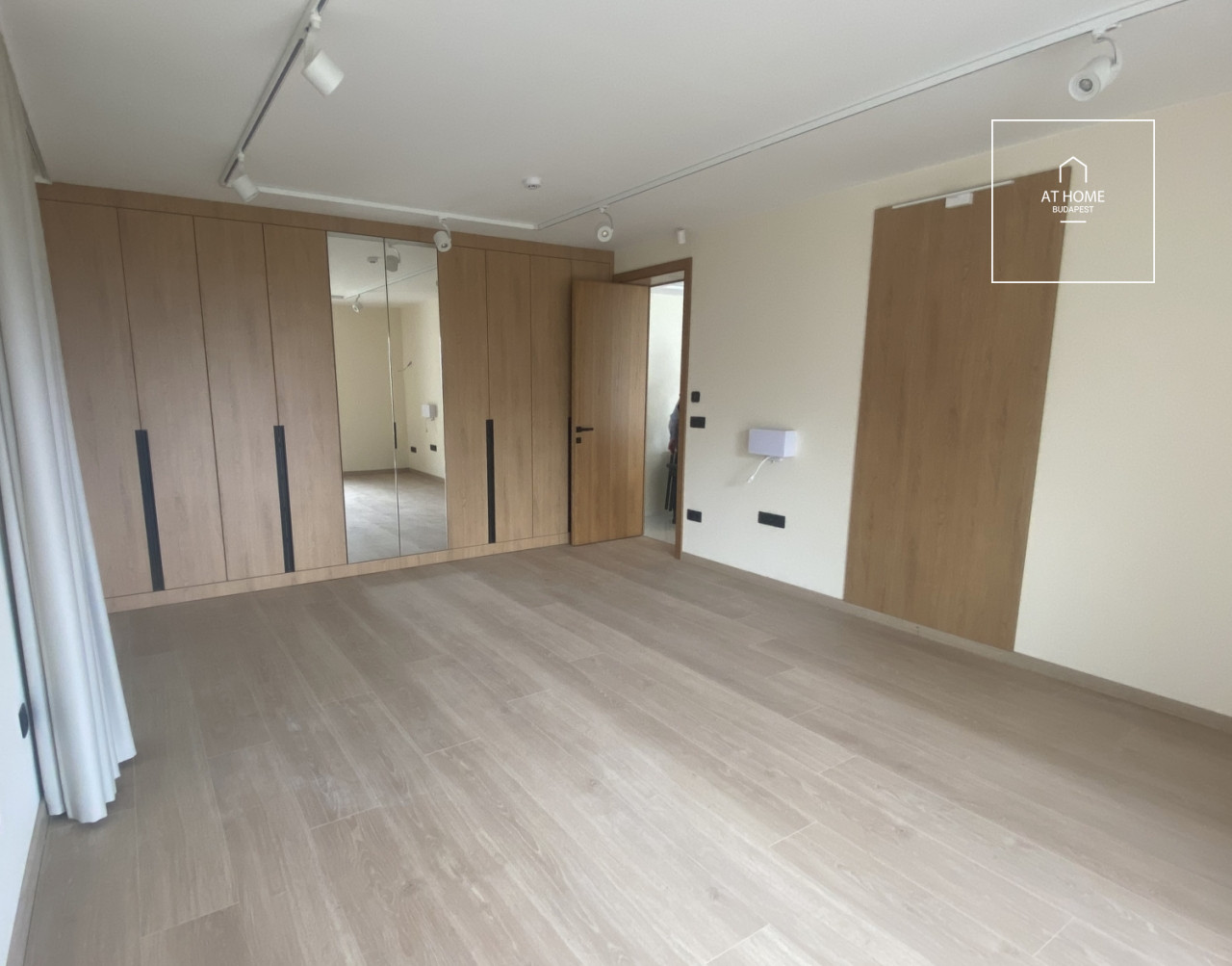 Newly built 3-bedroom ground-floor apartment with garden access in District XII, Istenhegy