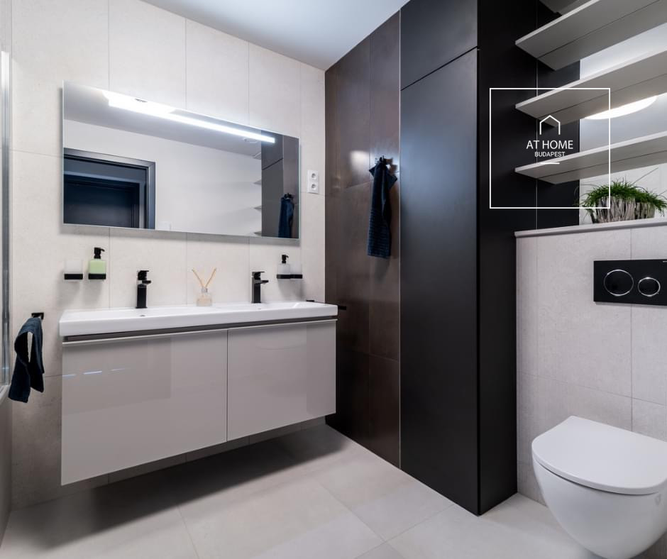 A three-bedroom luxury apartment with a panoramic view of the Danube is available for rent in the 13th district of Budapest, Vizafogo