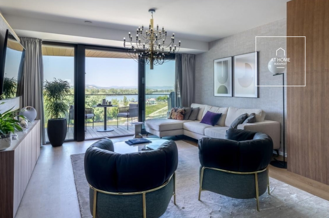 A three-bedroom luxury apartment with a panoramic view of the Danube is available for rent in the 13th district of Budapest, Vizafogo