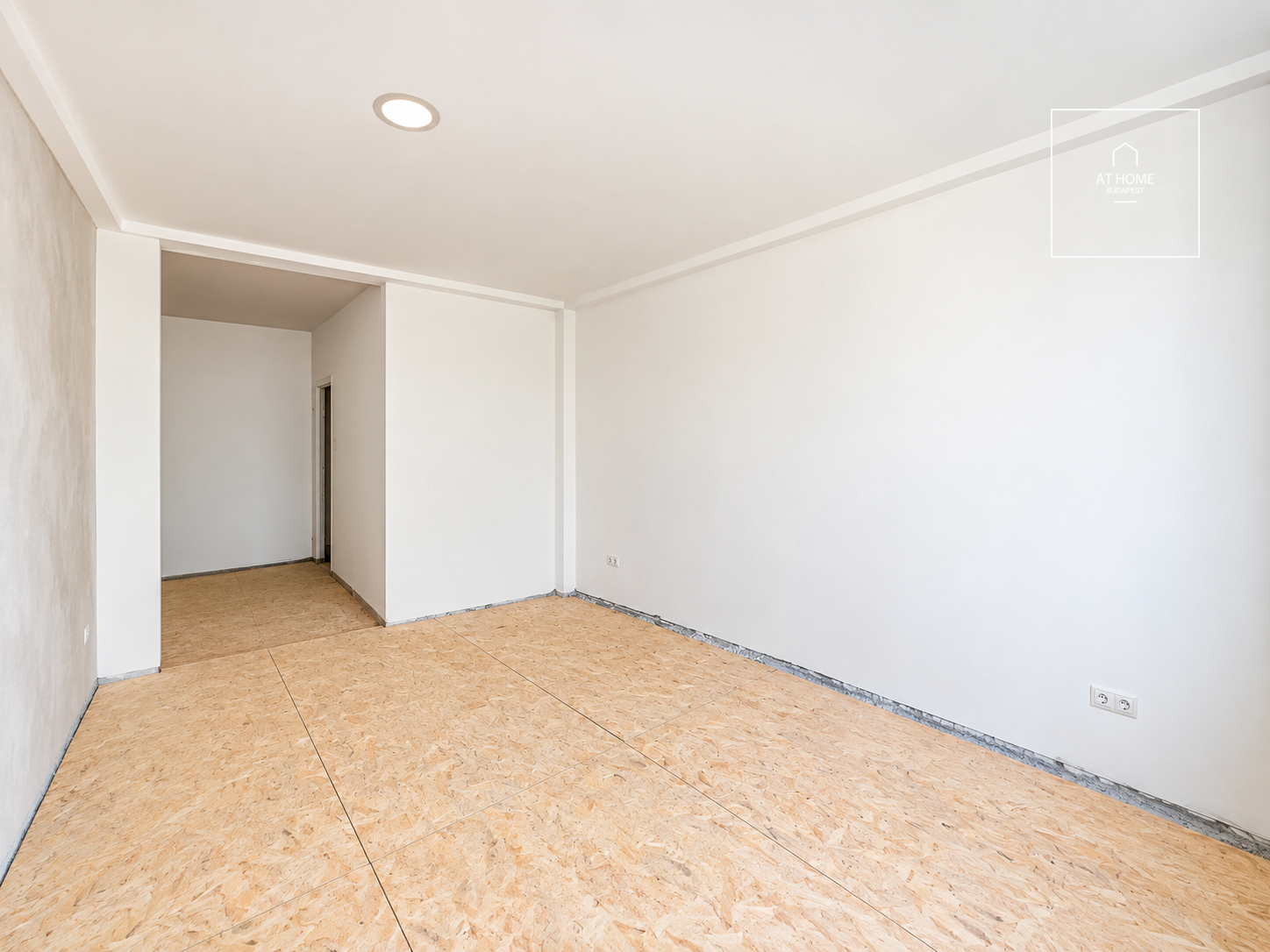 Bright Apartment for sale with Balcony for Renovation in Budapest’s Revitalising District IX