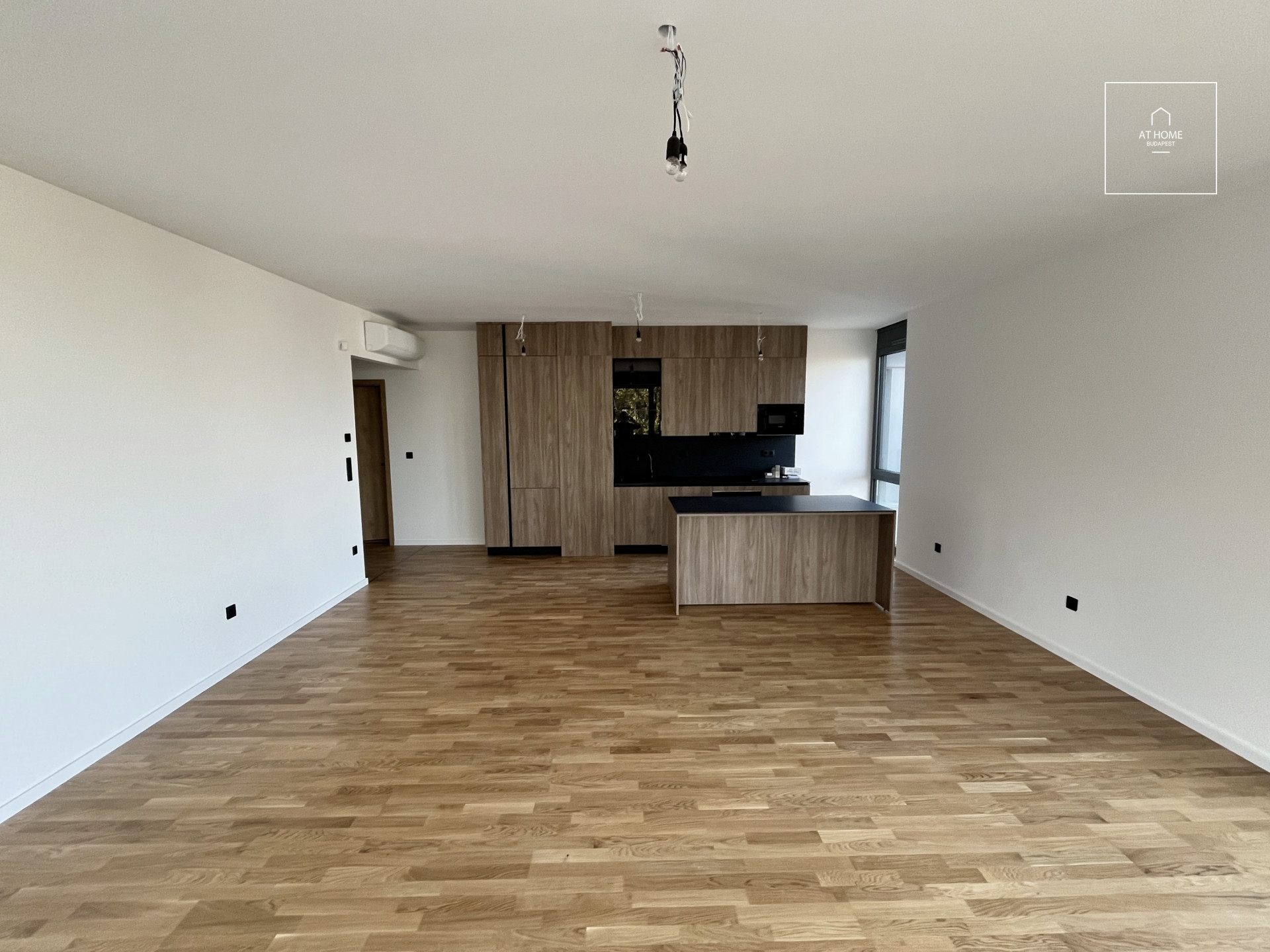 Newly built third-floor apartment with a balcony for rent  in District XII.