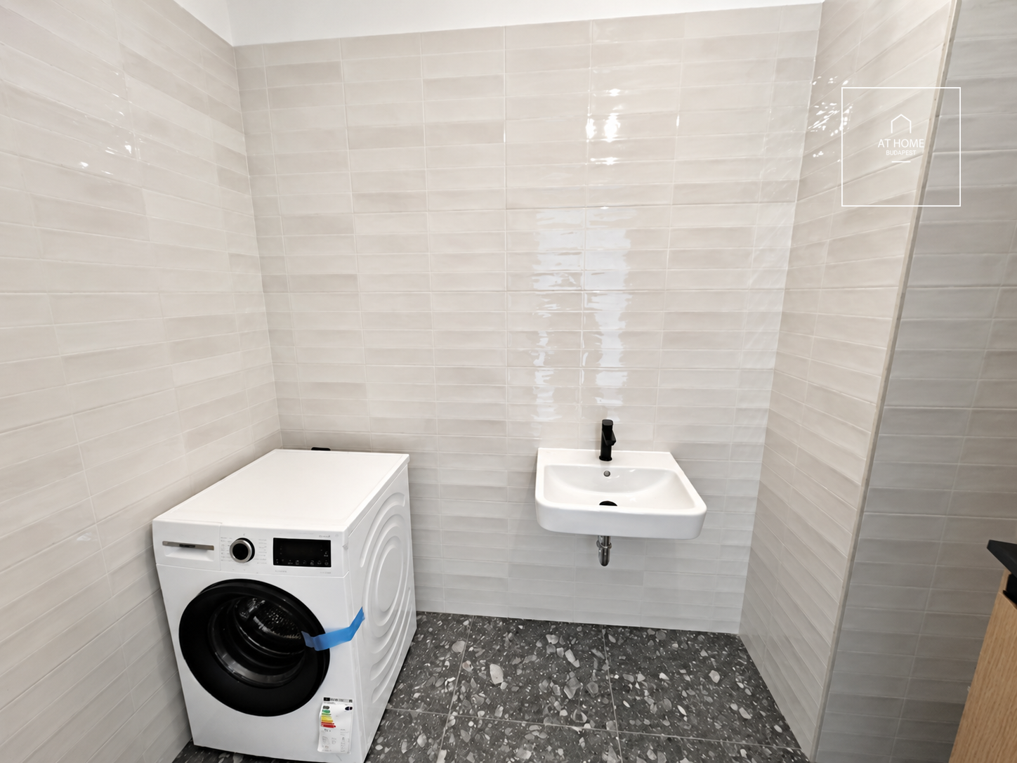 Newly built third-floor apartment with a balcony for rent  in District XII.
