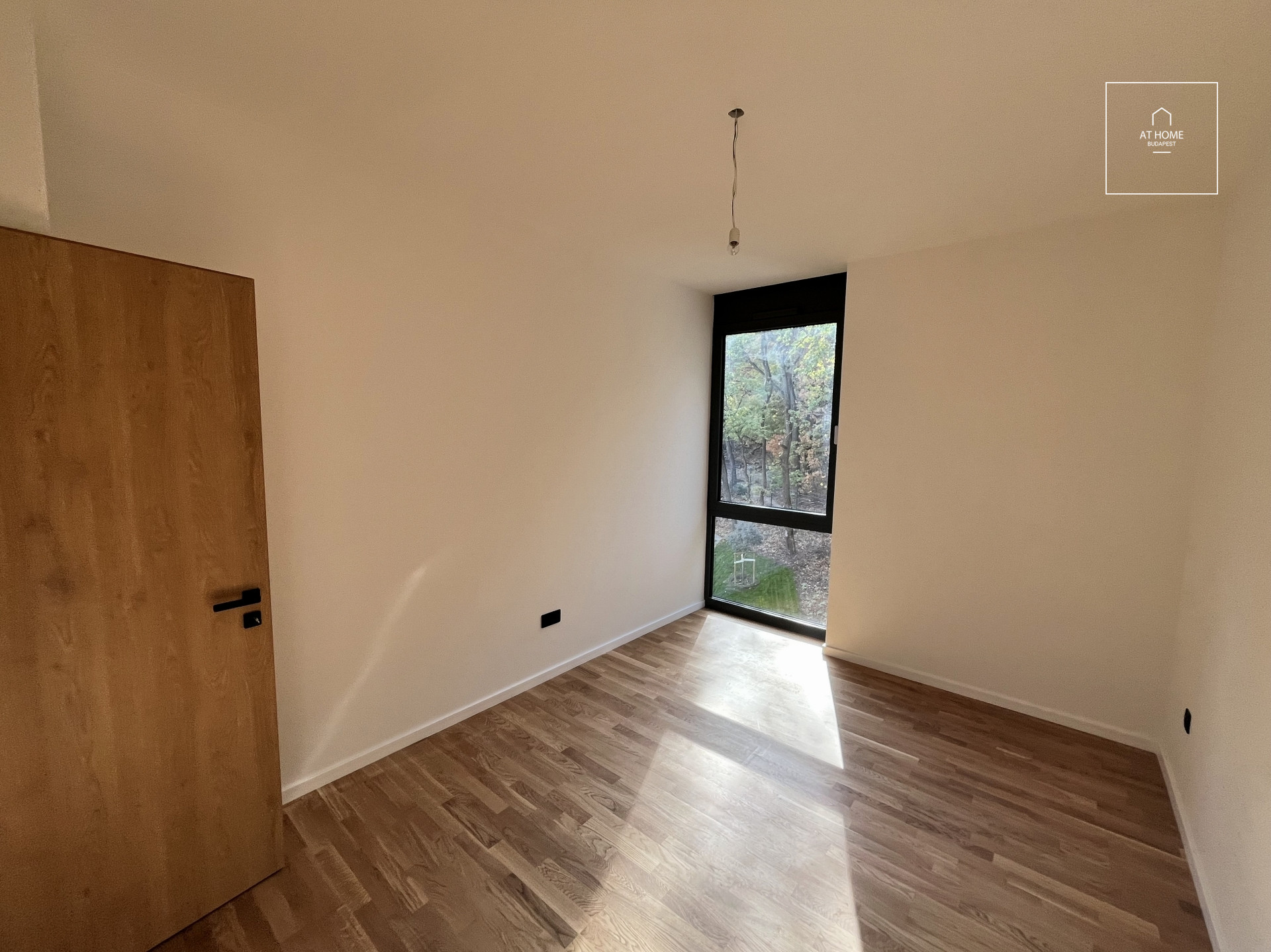 Newly built third-floor apartment with a balcony for rent  in District XII.