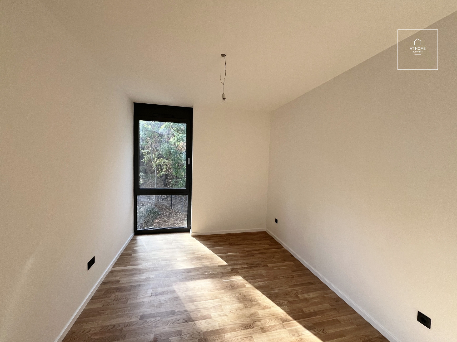 Newly built third-floor apartment with a balcony for rent  in District XII.