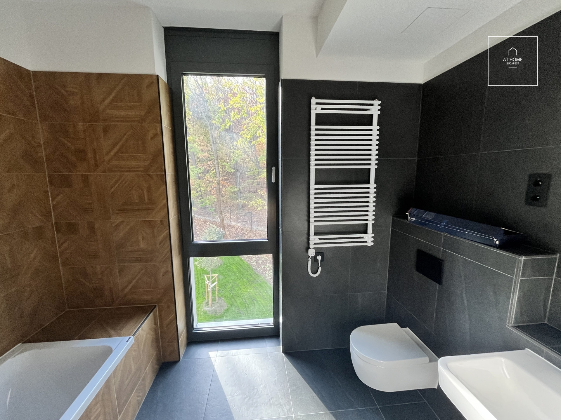 Newly built third-floor apartment with a balcony for rent  in District XII.