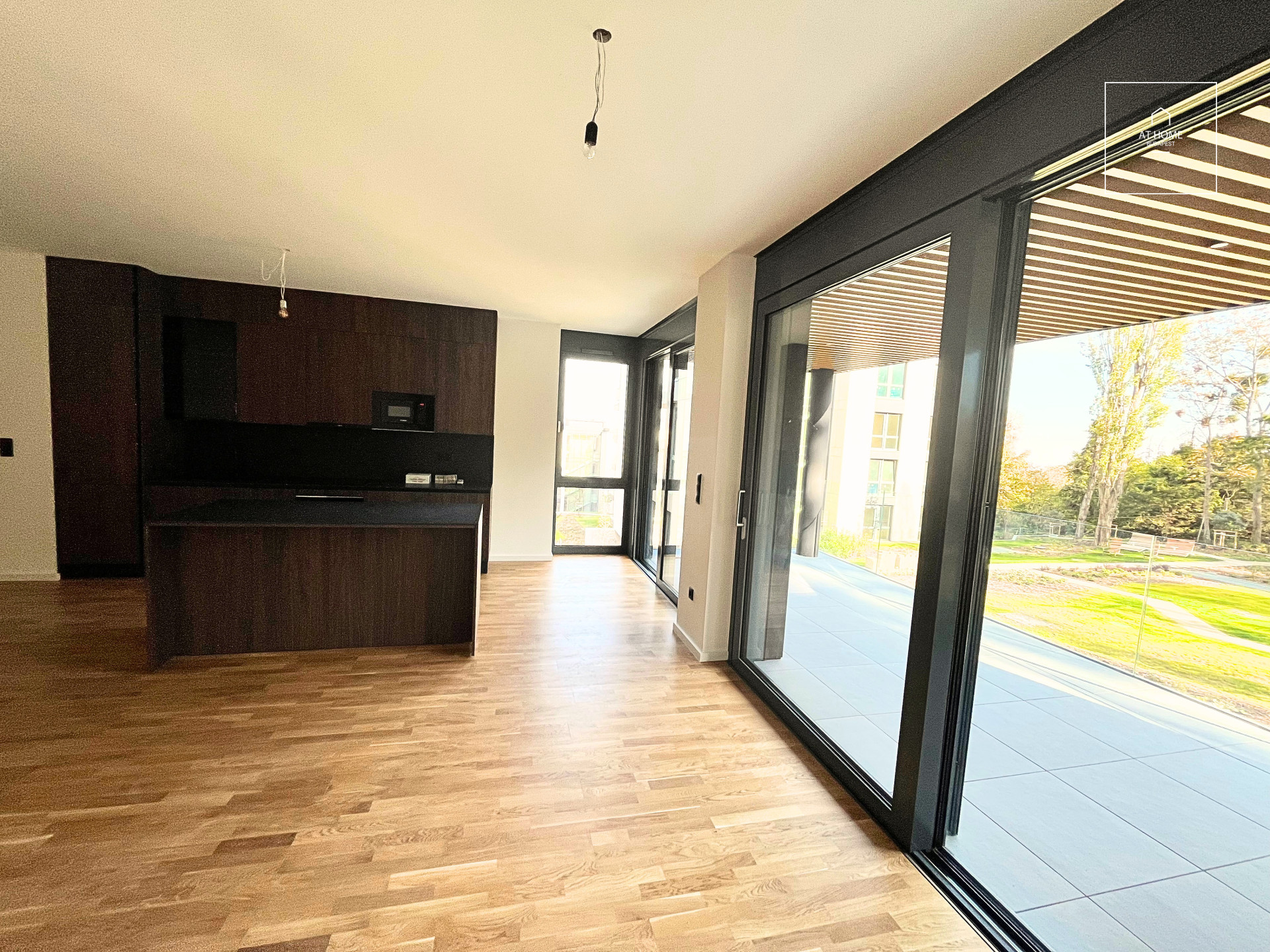 Newly built first-floor apartment with a balcony and garden access for rent in District XII