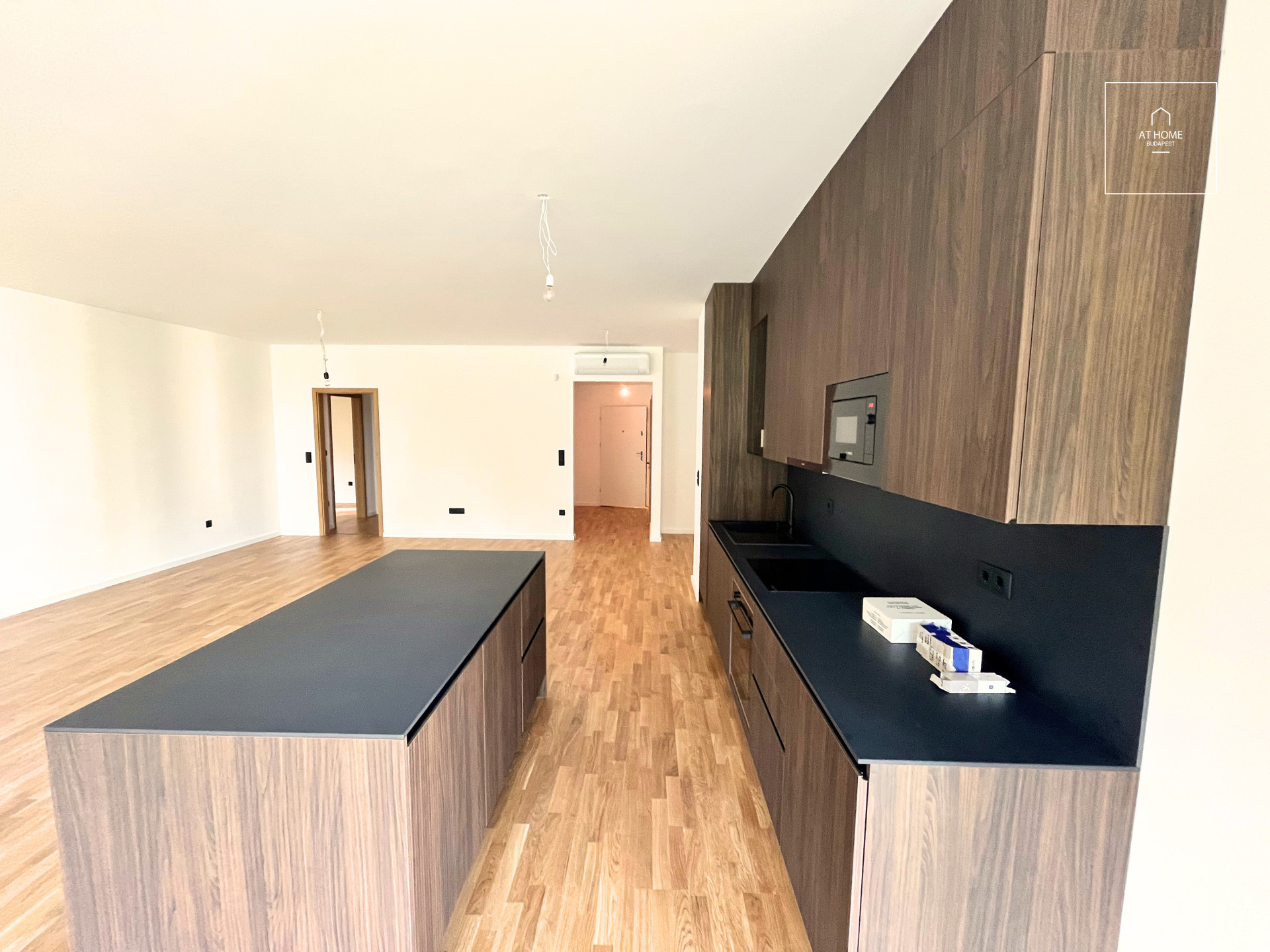 Newly built first-floor apartment with a balcony and garden access for rent in District XII
