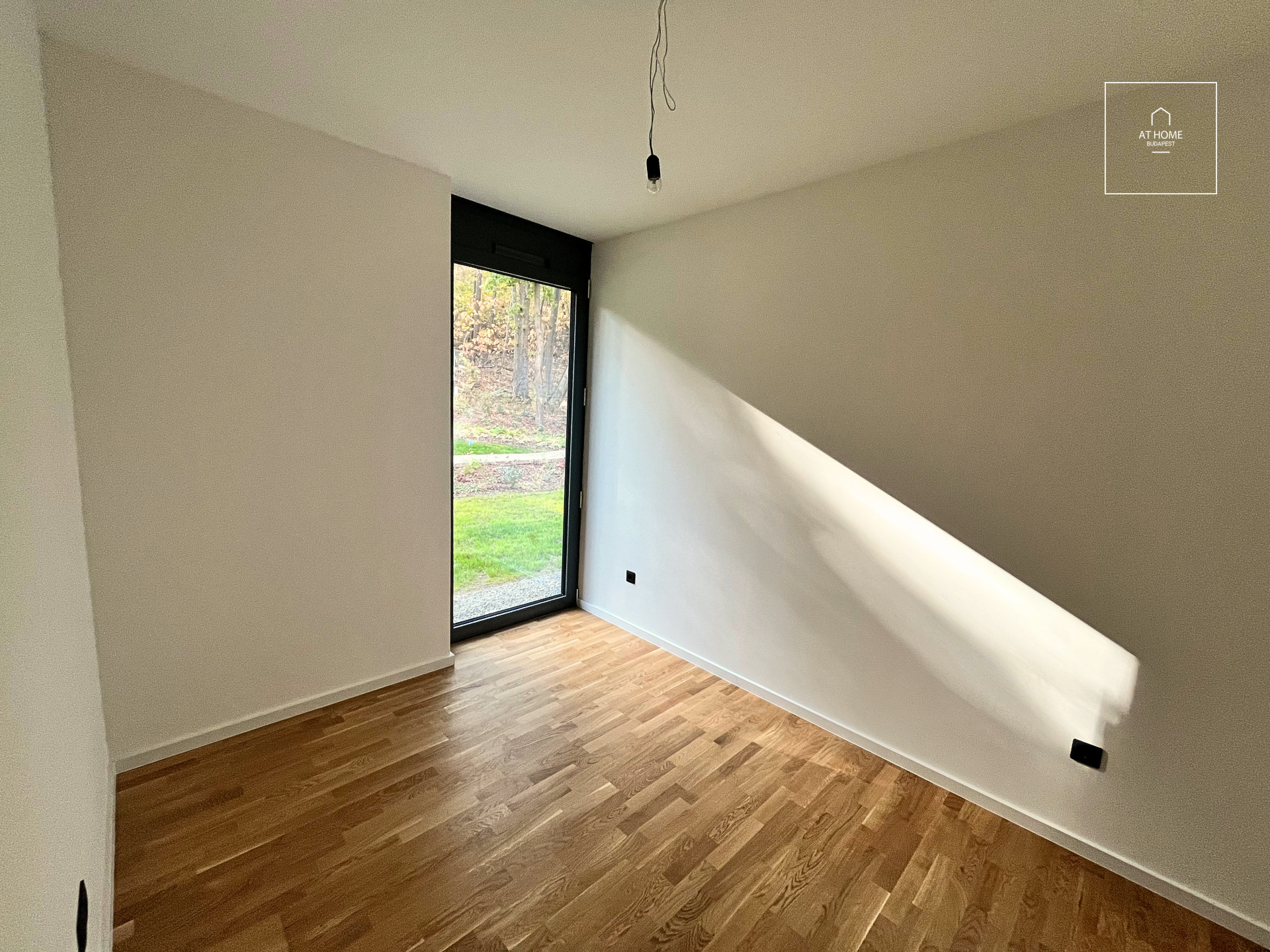 Newly built first-floor apartment with a balcony and garden access for rent in District XII