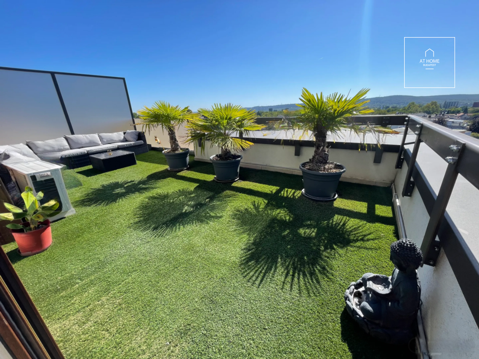Panorámás penthouse lakás eladó a XI. kerületben, Sasadon
