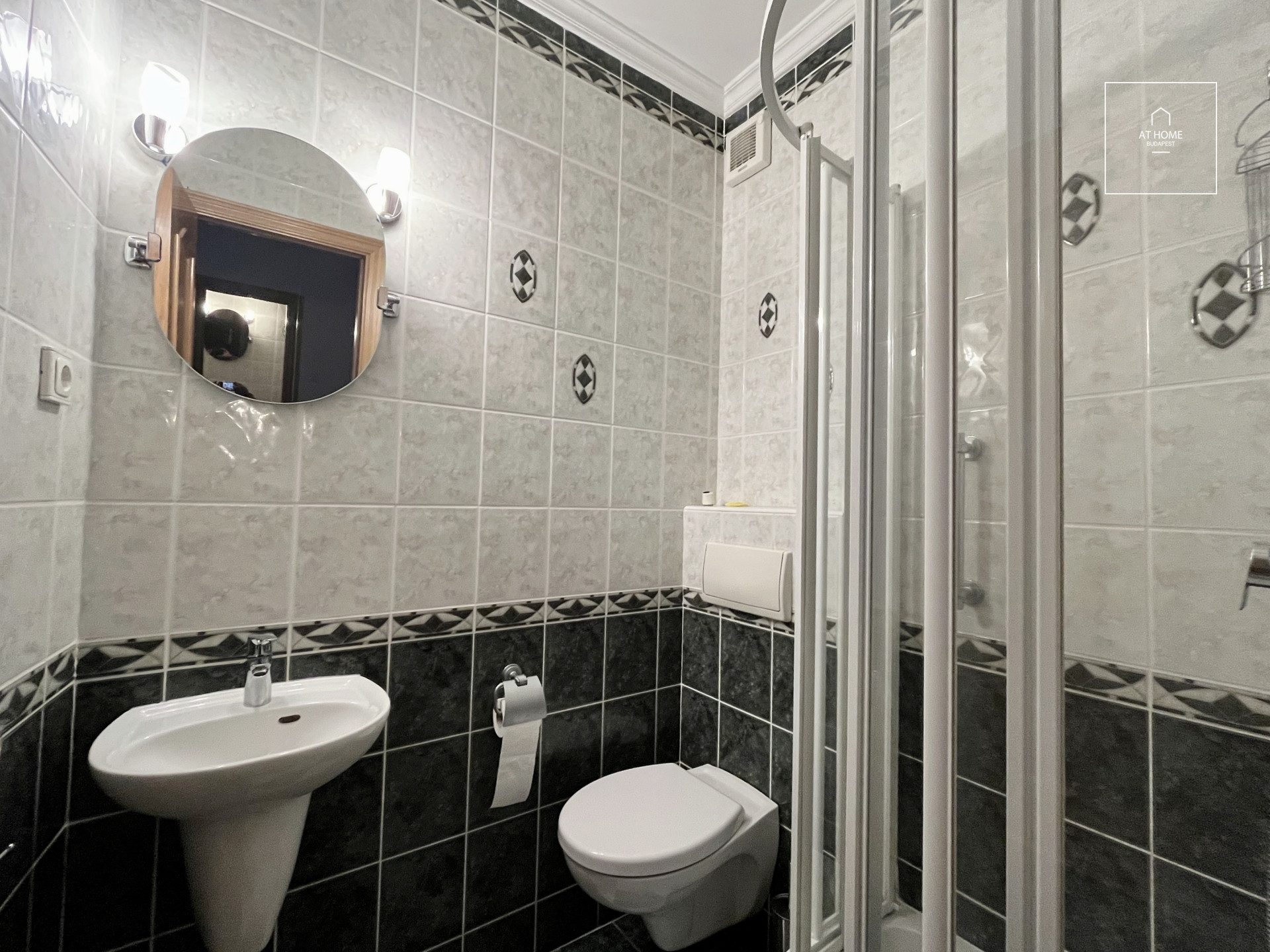 Spacious, Unfurnished Apartment with Garage in District XII