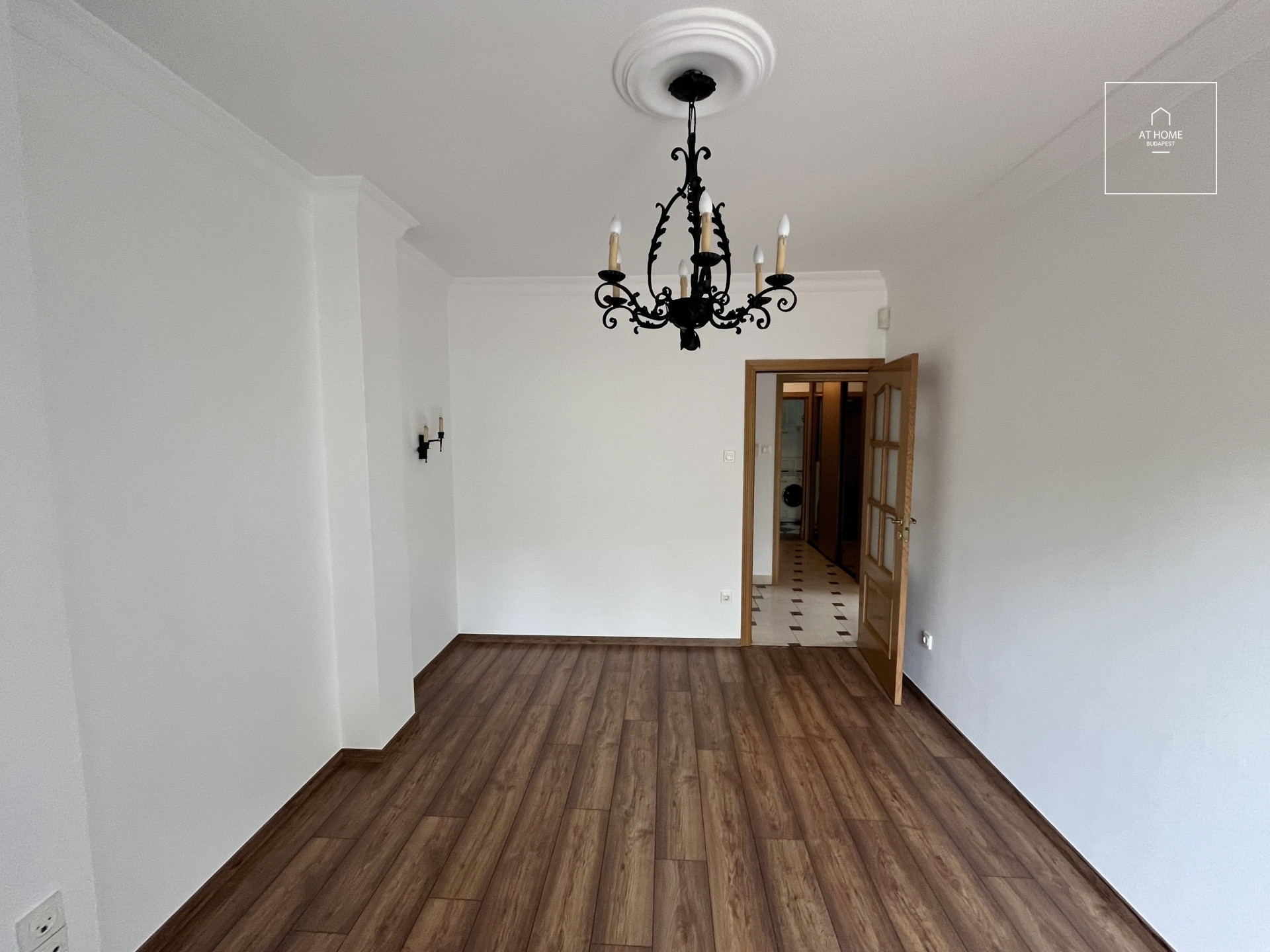 Spacious, Unfurnished Apartment with Garage in District XII