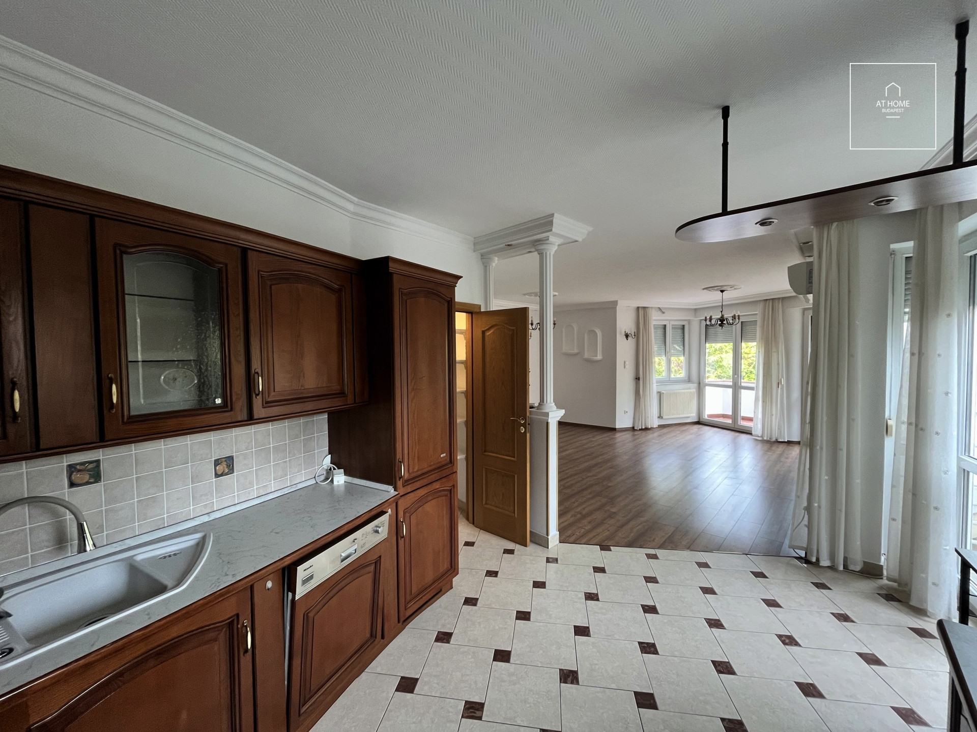 Spacious, Unfurnished Apartment with Garage in District XII