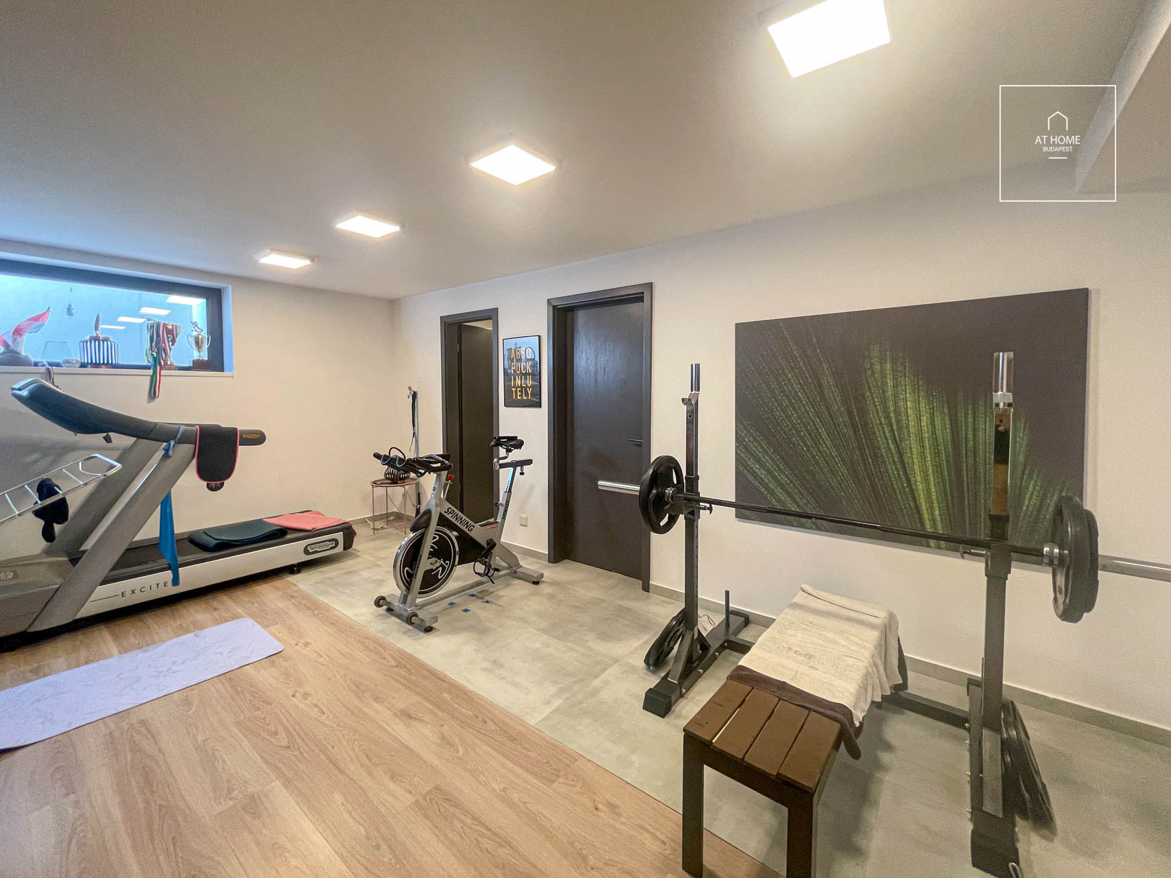 Exclusive 350 sqm family house with pool in Budapest, 3rd district, Hármashatárhegy