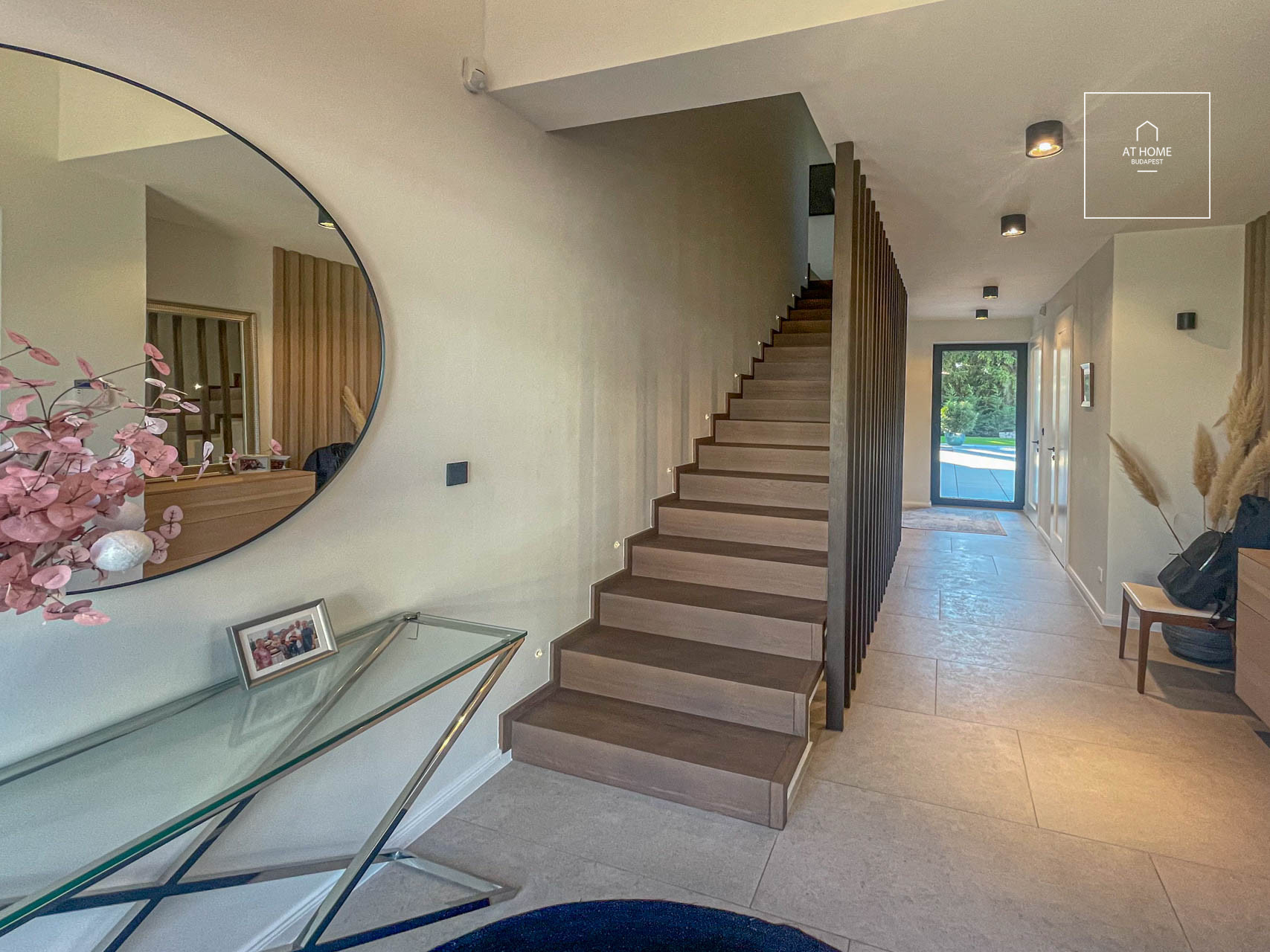 Exclusive 350 sqm family house with pool in Budapest, 3rd district, Hármashatárhegy