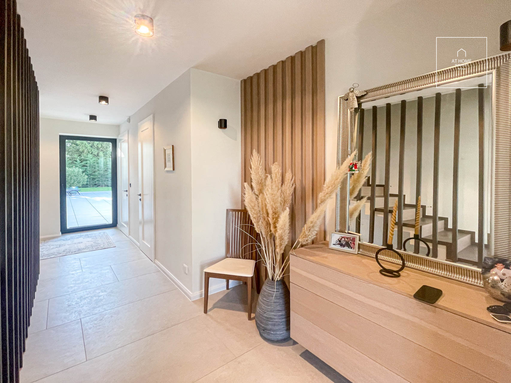 Exclusive 350 sqm family house with pool in Budapest, 3rd district, Hármashatárhegy