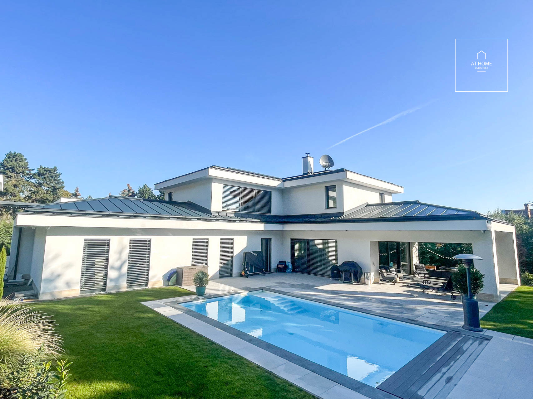 Exclusive 350 sqm family house with pool in Budapest, 3rd district, Hármashatárhegy