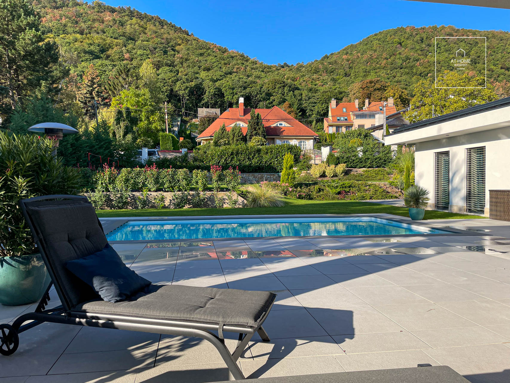 Exclusive 350 sqm family house with pool in Budapest, 3rd district, Hármashatárhegy