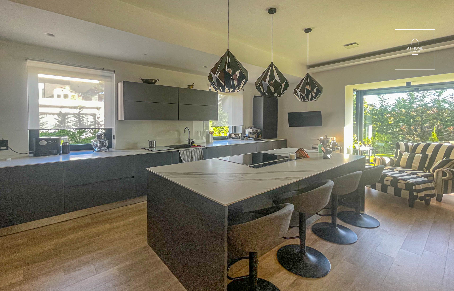 Exclusive 350 sqm family house with pool in Budapest, 3rd district, Hármashatárhegy