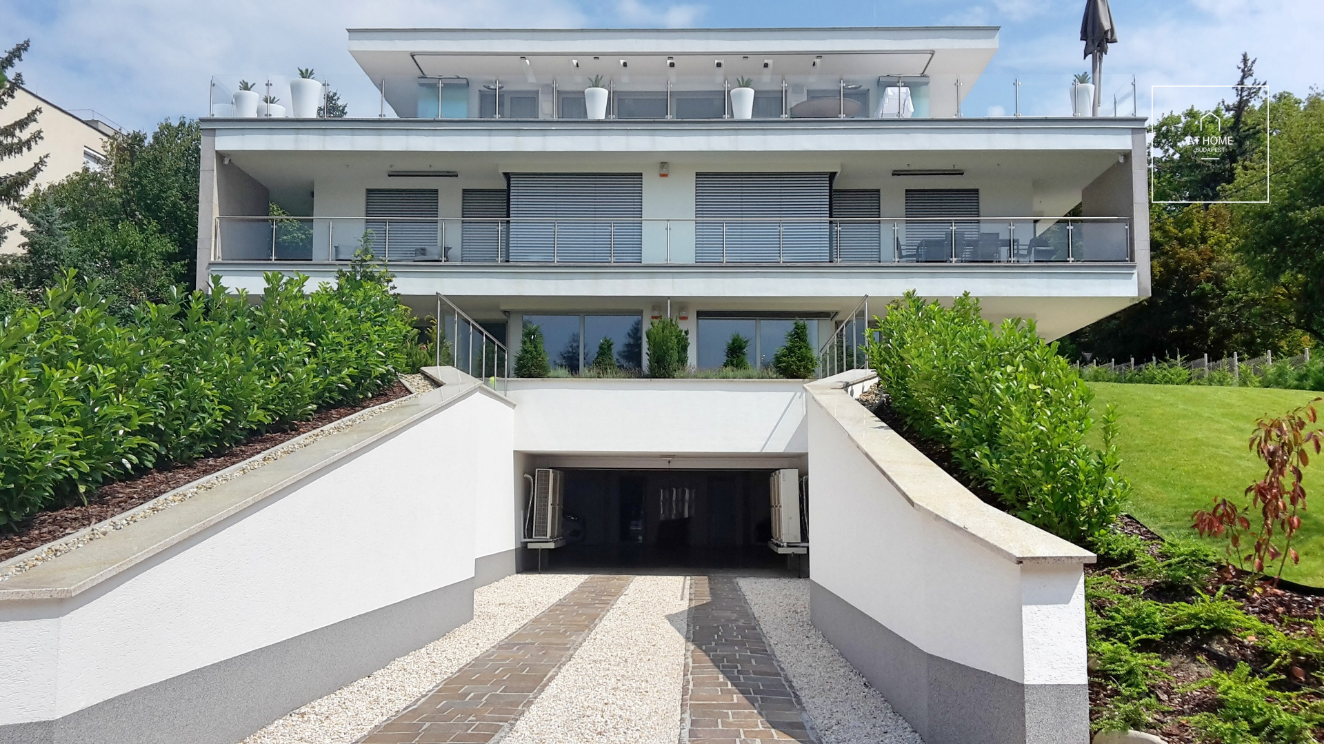 Spacious apartment with garden-connection for rent on Rosehill