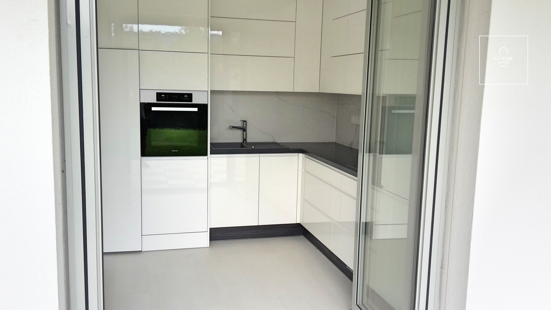 Spacious apartment with garden-connection for rent on Rosehill