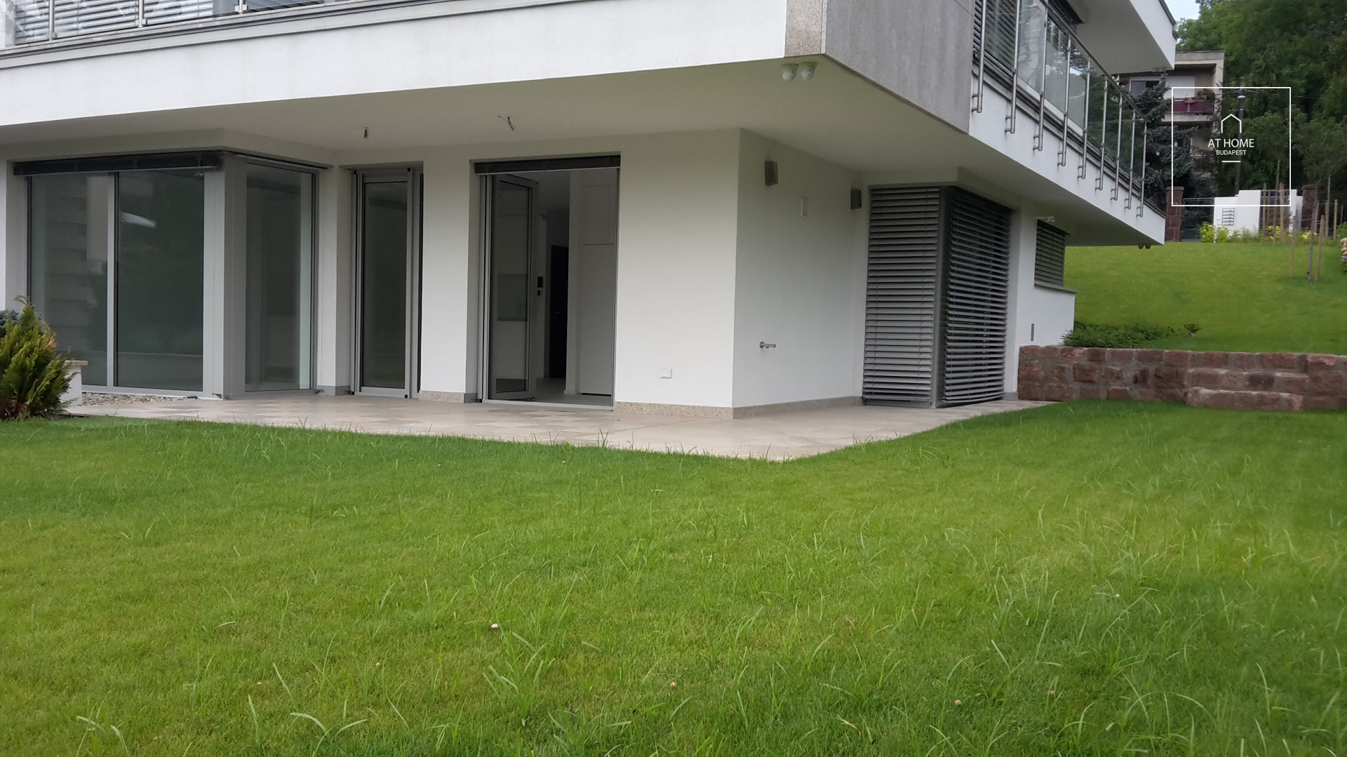 Spacious apartment with garden-connection for rent on Rosehill
