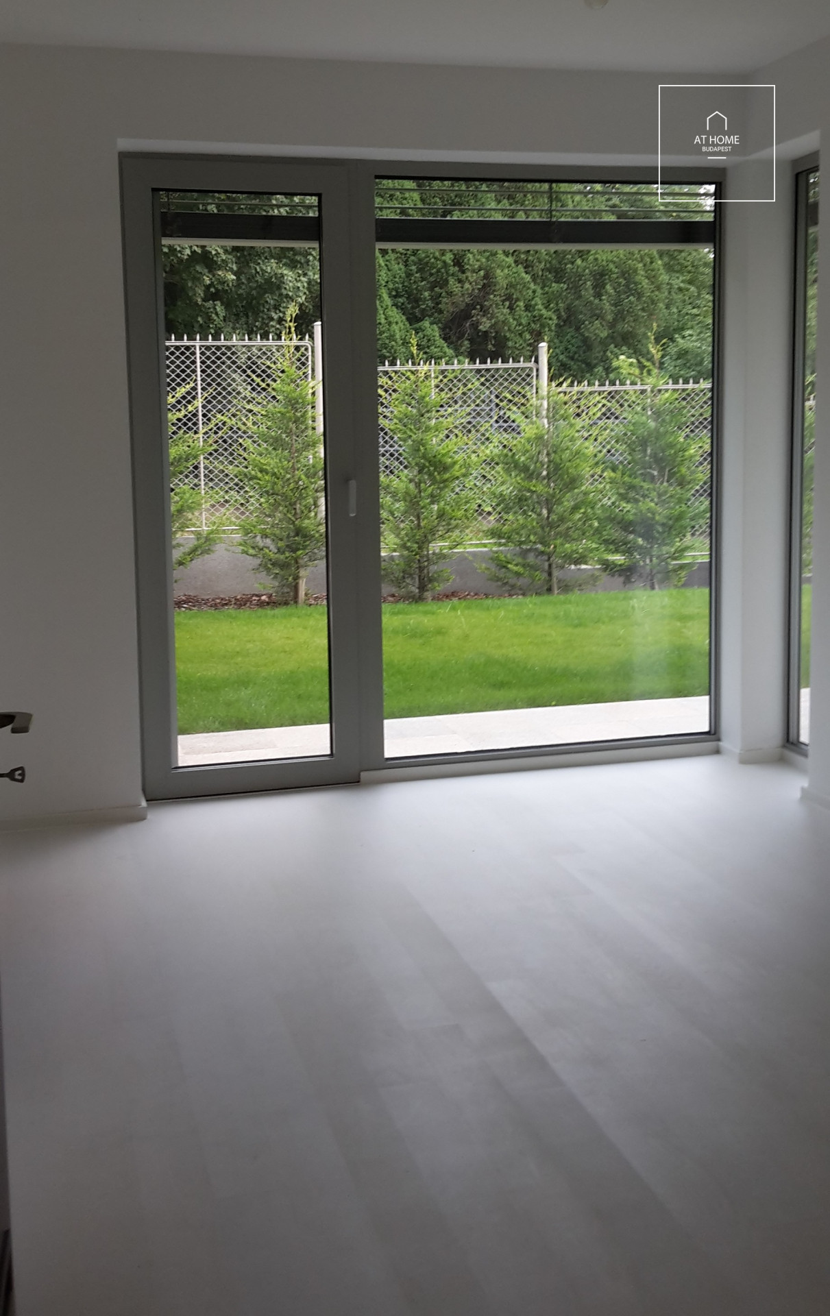 Spacious apartment with garden-connection for rent on Rosehill
