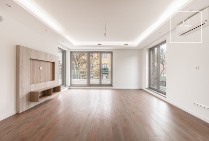 Luxury penthouse apartment in a beautiful renovated Bauhaus villa for sale in Budapest II. district