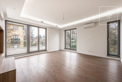 Luxury penthouse apartment in a beautiful renovated Bauhaus villa for sale in Budapest II. district