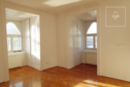 Apartment with view to the Danube in the heart of the downtown, Budapest, 5th district