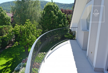 5 bedroom renovated detached house for rent available in Budapest III. district