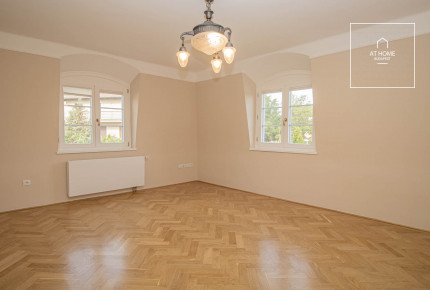 Refurbished detached house with pool for rent Budapest III. district, Táborhegy
