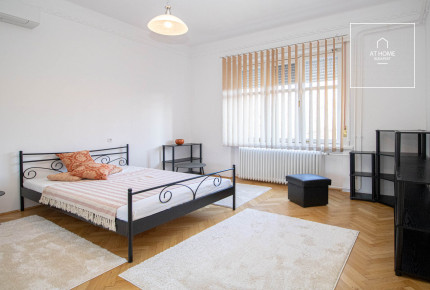 Renovated 3-bedroom apartment with terrace Budapest 2nd district Rózsadomb