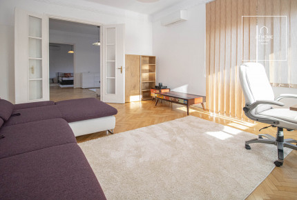 Renovated 3-bedroom apartment with terrace Budapest 2nd district Rózsadomb