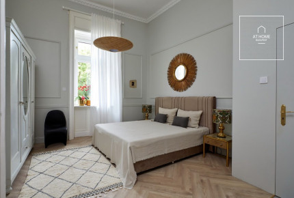 Two-bedroom elegant apartment in Budapest\'s 6th district, Terézváros.
